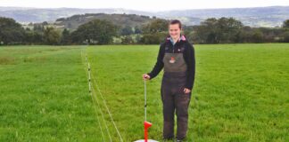 Rhaglen Rhagori ar Bori’n rhoi’r hyder i ffermwr ddefnyddio technegau pori newydd Carys Jones Rhagori ar Bori scaled