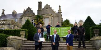 Y Brifysgol yn cael cydnabyddiaeth ddwbl am ei mannau gwyrdd rhagorol Green Flag 2 scaled