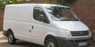 HUNDREDS OF CARS ON UK ROADS ARE STILL GOING STRONG DESPITE HAVING OVER 750,000 MILES ON THE CLOCK .. THE EQUIVALENT OF MORE THAN THREE TRIPS TO THE MOON! LDV Maxus 2.8 CDi 95 SWB 2005