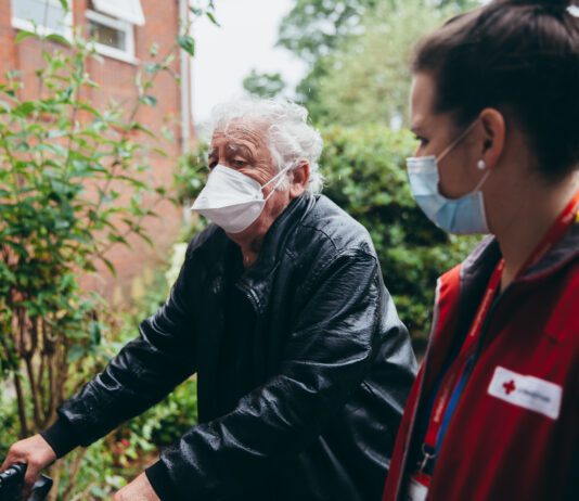 How to sign up as a Red Cross volunteer in West Wales to support the community this winter RS26434 BCR