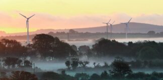 UK to use only clean sources for energy production by 2035 UK Cornwall wind farm
