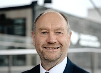 Plaid Cymru yn cadarnhau gwrthwynebiad i beilonau cyn etholiad y Senedd cefin campbell ms