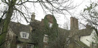 Over half of UK adults would live in a haunted property 0 028749 E4 CIT0031176