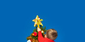IT’LL BE LONELY THIS CHRISTMAS AS 47% OF WELSH PEOPLE ADMIT TO DECORATING THEIR CHRISTMAS TREE ALONE Dads make the best ladders