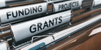Caerphilly community groups benefit from over £10k in grants Grants 762 1