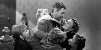 Top Christmas films cost half as much to watch on DVD compared to streaming services! MV5BMjQxNTM4Mjg1NV5BMl5BanBnXkFtZTgwNDYyNzM4NjM@. V1