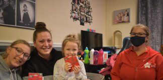 ALMOST A THIRD OF WORKING PARENTS IN WALES LIKELY TO TAKE ON EXTRA WORK OR AVOID TIME OFF OVER FESTIVE SEASON TO AFFORD CHRISTMAS AS COST OF LIVING SOARS iceland 2 scaled