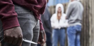 Call Handler Threatened With Stabbing skynews gang crime 4965222