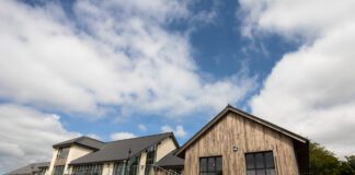 Stori galonogol am achub mochyn daear yn Llys-y-Frân Llys Y Fran Visitor Centre