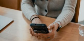 How small businesses can track company finances and expenses clay banks VK podfv2DU unsplash