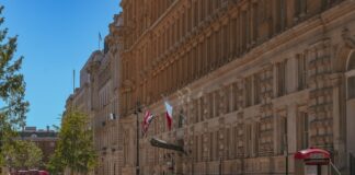 London’s renters can save big by heading south of the river kamran chaudhry z4ZBf7b3cgA unsplash