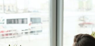 50,000 people in Wales who had problems with their mental health for the first time during the pandemic have not spoken to anyone about it pexels edward jenner 4031821