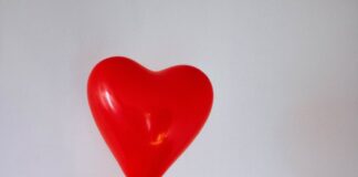 New Study shows Brits take less than one month to say “I love you”! pexels kristina paukshtite 704748