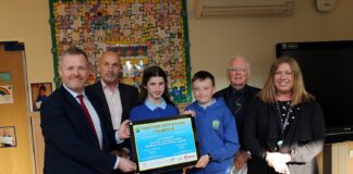 Ystafell ddosbarth a lleoliad gofal plant newydd wedi’u hagor yn swyddogol yn Ysgol Gynradd Gymraeg Cwmllynfell Cwmlynfell 8