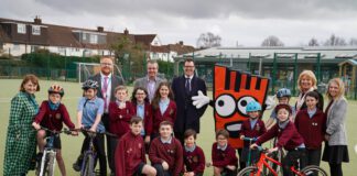 Cardiff school children welcome Wales’ largest 20mph pilot Deputy Minister for Climate Change Lee Waters with pupils from Whitchurch Primary School scaled