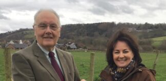 Rhoi cydnabyddiaeth i aelod hirsefydlog o Bwyllgor Llywodraethu ac Archwilio’r Cyngor Professor Ian Roffe Councillor Elizabeth Evans