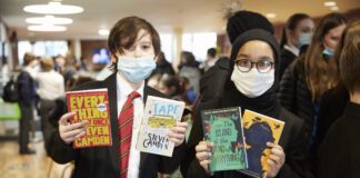 HAY FESTIVAL SCRIBBLERS TOUR 2022 REACHES 741 PUPILS ACROSS 24 WELSH SCHOOLS Pupils on the Hay Festival Scribblers Tour 2022
