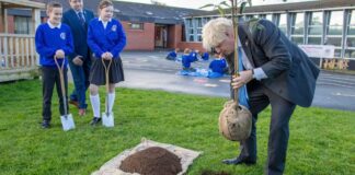 THE PRIME MINISTER JOINS IN TO “PLANT A TREE FOR THE JUBILEE” b1fd1a0489fe6e8c5e1abb32aa4908f9