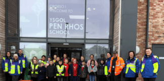 Volunteers help to tackle litter and fly-tipping in Carmarthenshire ysgolpenrhoslitterpick