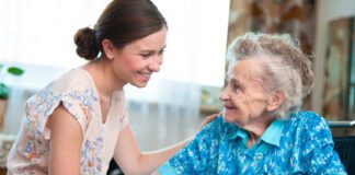 Hwb o £10 miliwn ar gyfer gofal cartref yng Nghymru Carer and elderly lady