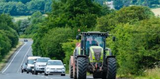 Tractor queues could lead to penalty points aaa74f3168a6dcad58c691a139efbcfbee44626d