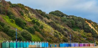 Beach hut prices dip as foreign travel returns – but they’ll still cost you £27,500 on average beach g807452886 640