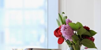 Five simple tricks to make your flowers last longer! julie marsh RnvvsbWfiNU unsplash