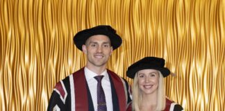 Prifysgol Abertawe’n anrhydeddu pâr chwaraeon o Gymru mhorwood Swansea University G B 1