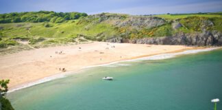 Ranked: The Best Beaches in the UK | Holidu BarafundleBeach StackpoleEstate WalesUK