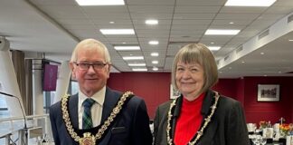 Yr Arglwydd Faer sy’n gadael yn myfyrio ar ei gyfnod yn y swydd Rod McKerlich tartan 2