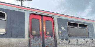 Gwasanaethau Trafnidiaeth Cymru y mae gwrthdrawiad trenau wedi effeithio arnynt TfW Train damage 1 scaled