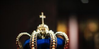 Smell like royalty this Jubilee by copying the Queen’s favourite perfume crown2 scaled