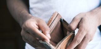 Less than 30% of people are saving for early retirement towfiqu barbhuiya 3aGZ7a97qwA unsplash