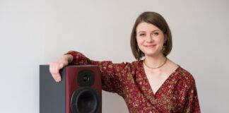 YOUTH WORK WEEK: Sharon Lovell, Chair of the Youth Work Strategy Implementation Board, praises Heledd’s Welsh language learning achievement Heledd Evans