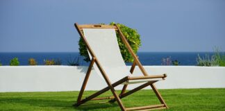 Your Fast Intro To Deck Chair pexels mike b 106839