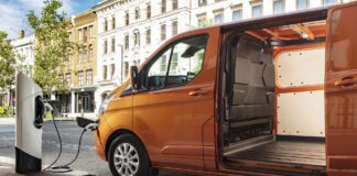 Which hybrid van is most practical? 043da32096604f658afc4c22d8ca3d01