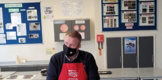 Busnesau lleol yn rhoi blas ar waith i ddisgyblion Aberystwyth Chris Jones from Cambrian Training demonstrating the different cuts of pork