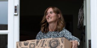 TOP TIPS FOR REDUCING YOUR PACKAGING FOOTPRINT Customer Receiving Delivery Female 1 04