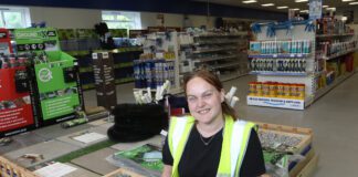 Annog pobl ifanc i wneud “dewis doeth” a dilyn prentisiaeth ar ôl gadael yr ysgol Press pic 1 Codi scaled