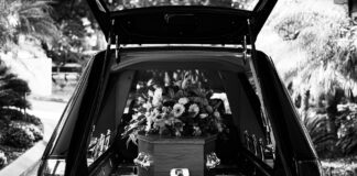 Tips for how to cut funeral costs – from choosing a weekday to hosting the wake at home panyawat auitpol eq254Cqvmk8 unsplash