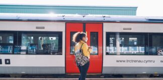 Trafnidiaeth Cymru yn cyhoeddi ei adroddiad blynyddol ar gyfer 2021/22 Transport for Wales min scaled