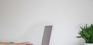 How to surf the net safely hands g058353265 1920 1