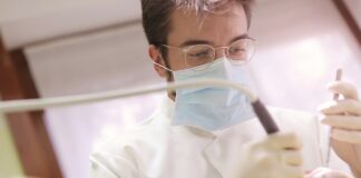 What are the Things That You Need to Look for in an Expert Dentist? pexels andrea piacquadio 3779697 min