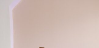 Top tips to start your VR gaming experience pexels artem podrez 7773805 min