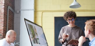 Display Printing Tips For Business pexels fauxels 3182782 min