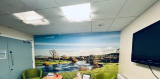 Dodrefn a Brynwyd ar gyfer ystafell staff newydd yn Ward Padarn, Glangwili Furniture for Padarn Ward Glangwili min 1