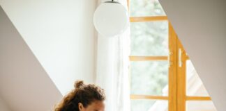 Survey reveals 31% of 16-24-year-olds plan on relocating in the next year pexels ketut subiyanto 4247726 min