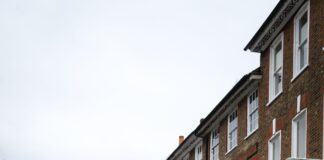 The Good News for Welsh Homebuyers Looking for a Home in England pexels михаил лазаренко 10872771 min scaled