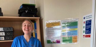 Elusen y GIG yn prynu cadeiriau gwerth £7,500 ar gyfer Ward Meurig, Bronglais Adjustable chair for Meurig Ward Bronglais picture e1669996074978