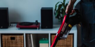 Flooring experts share their new year deep cleaning tips pexels liliana drew 9462148 min